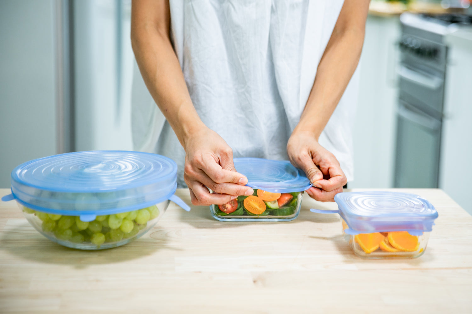 Covering containers with silicone reusable covers